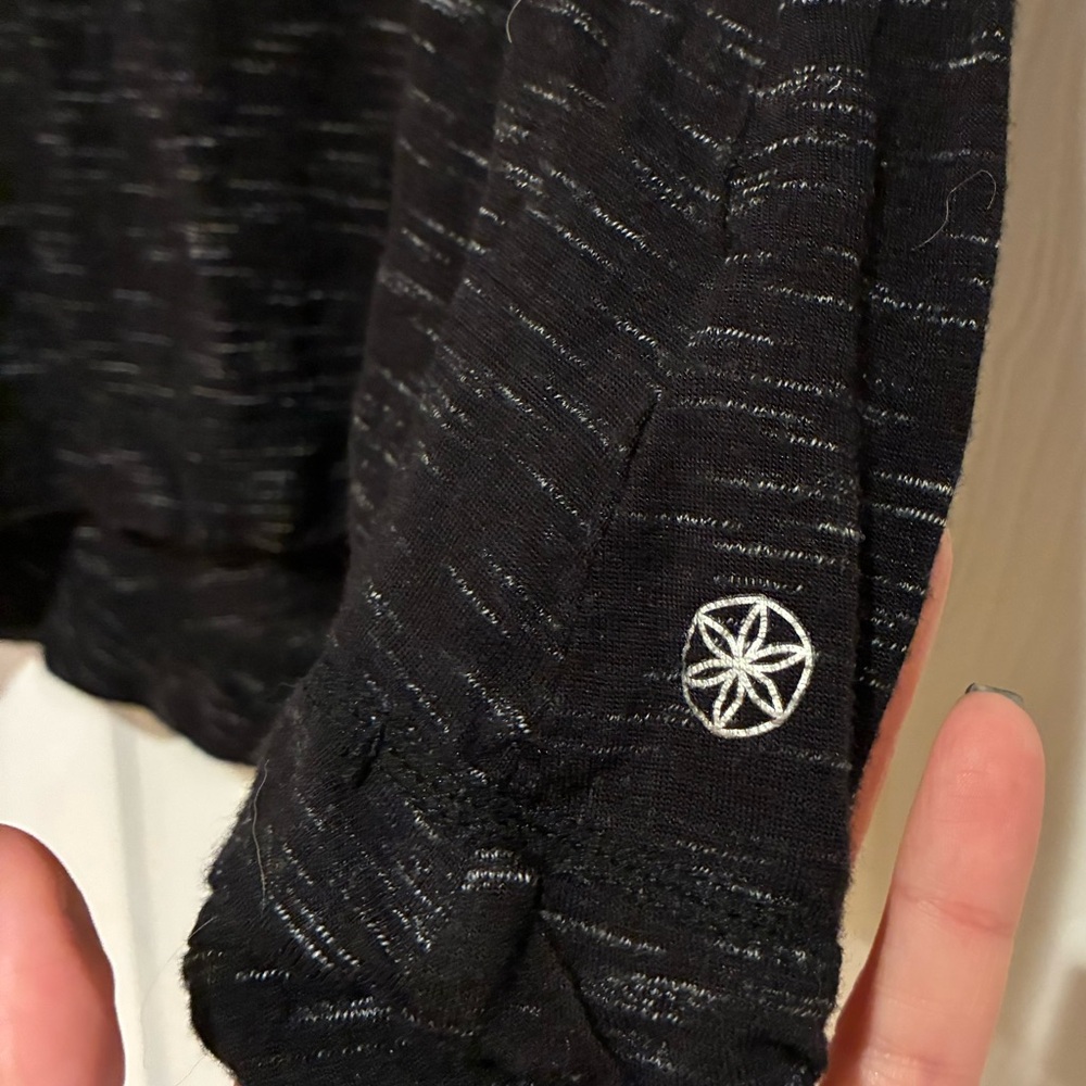 ⭐️3/$15⭐️GAIAM Charcoal/Black tank top with white accents - Picture 4 of 6